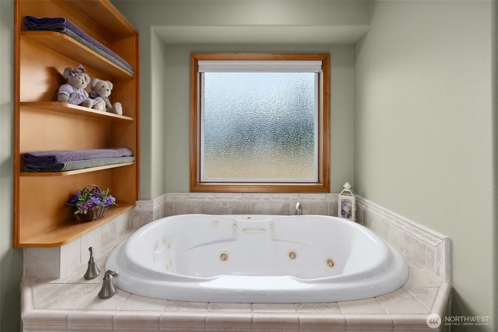15 Penny Lane Raymond, WA 98577