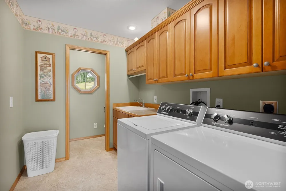 15 Penny Lane Raymond, WA 98577