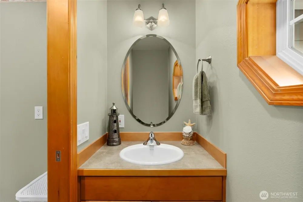 15 Penny Lane Raymond, WA 98577