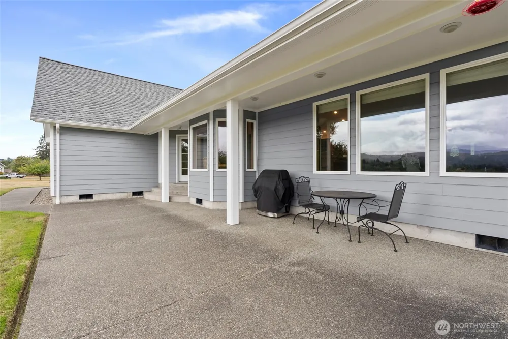 15 Penny Lane Raymond, WA 98577