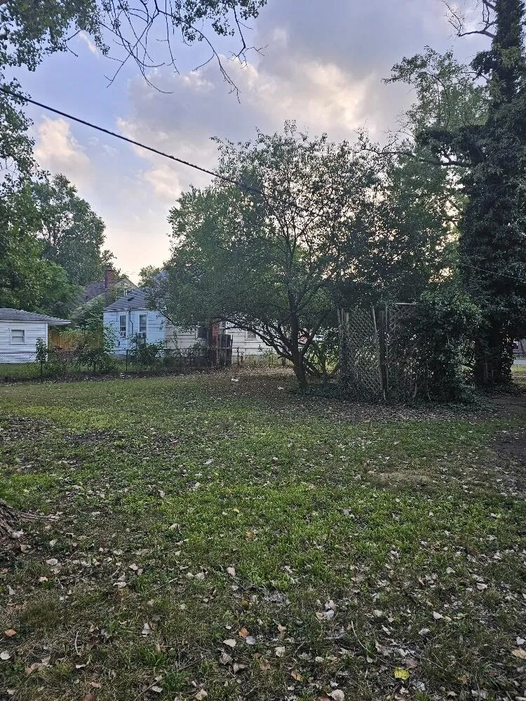 20426 Salem Detroit City, MI 48219