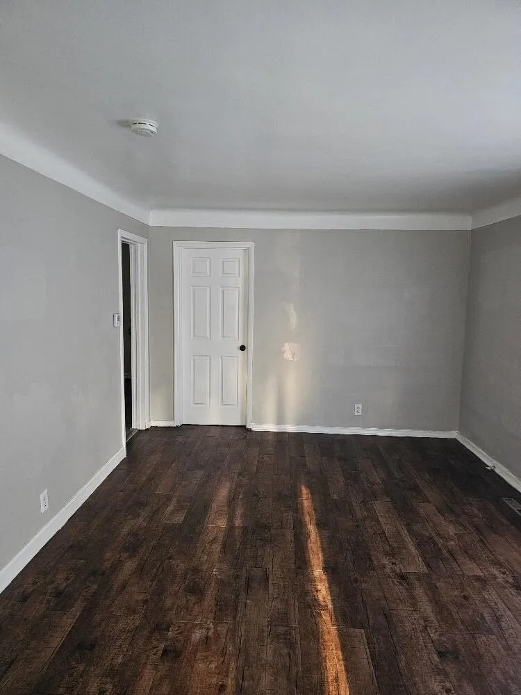 20426 Salem Detroit City, MI 48219