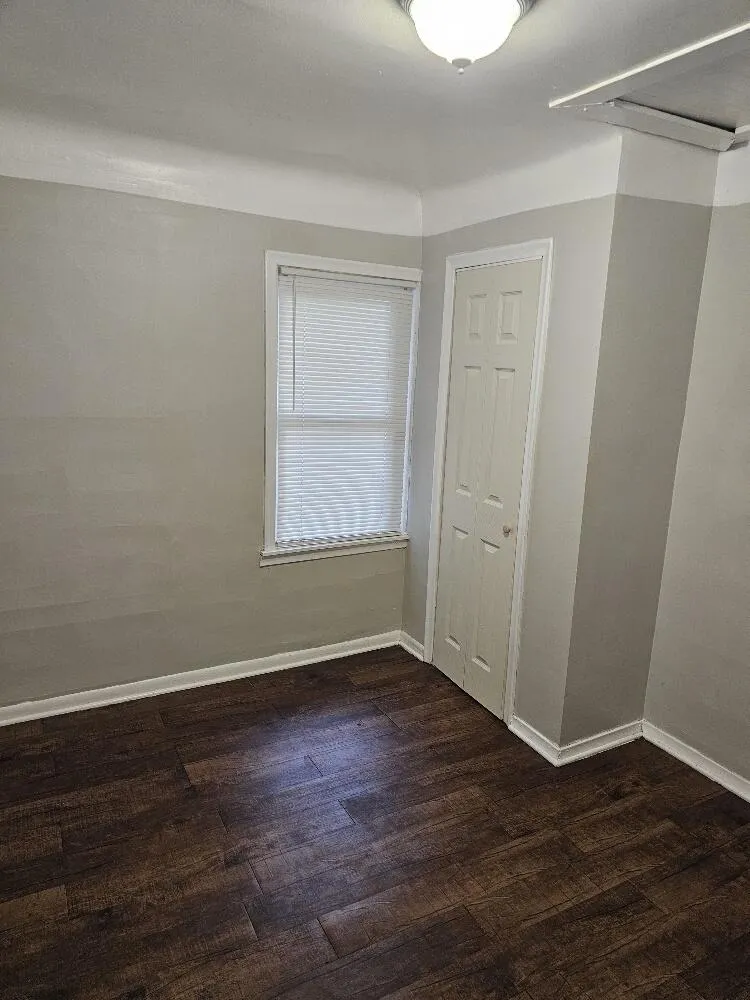 20426 Salem Detroit City, MI 48219