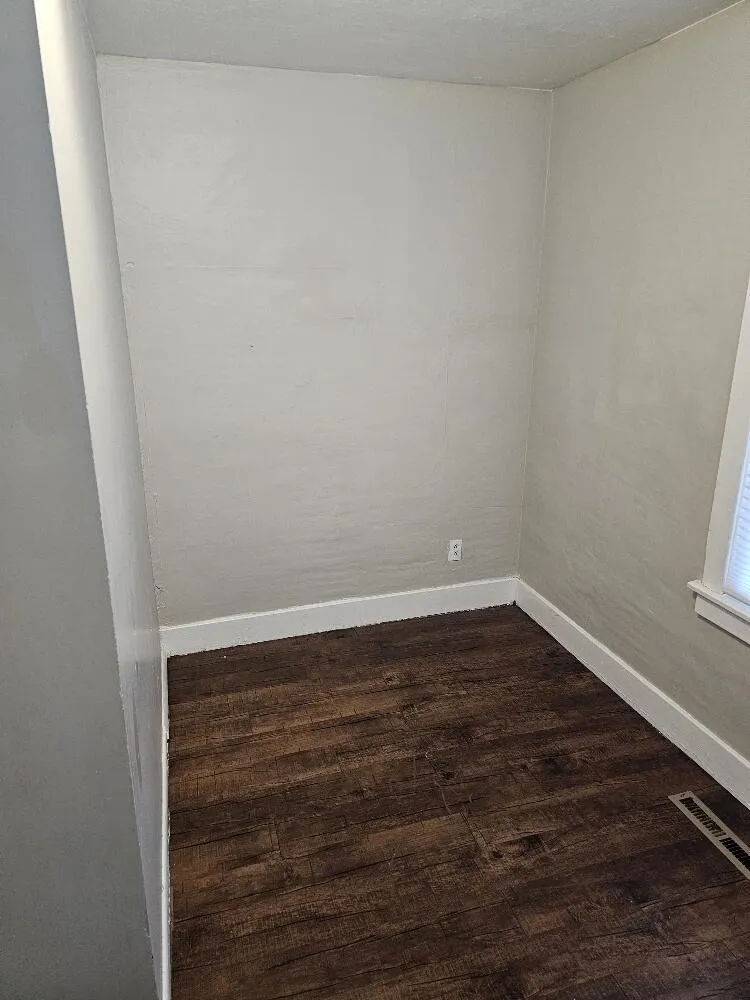 20426 Salem Detroit City, MI 48219