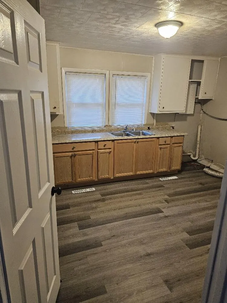 20426 Salem Detroit City, MI 48219