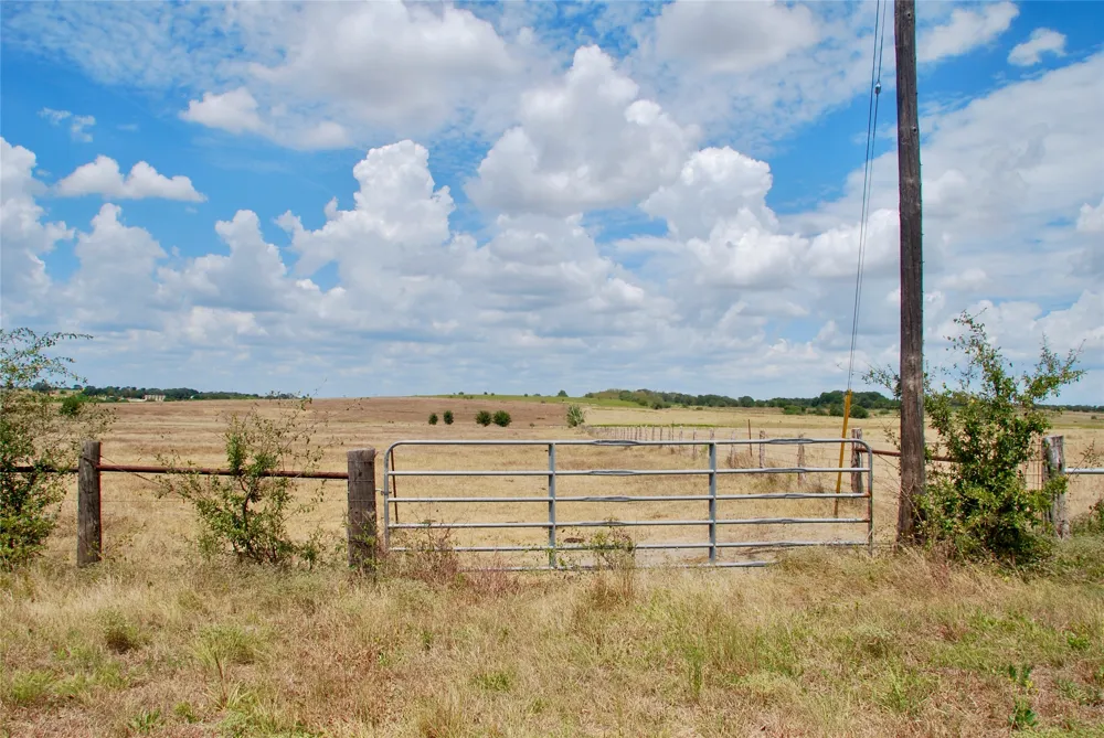 Fm 1891 Shiner, TX 77984