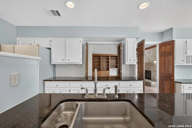 84 Granburg Circle San Antonio, TX 78218