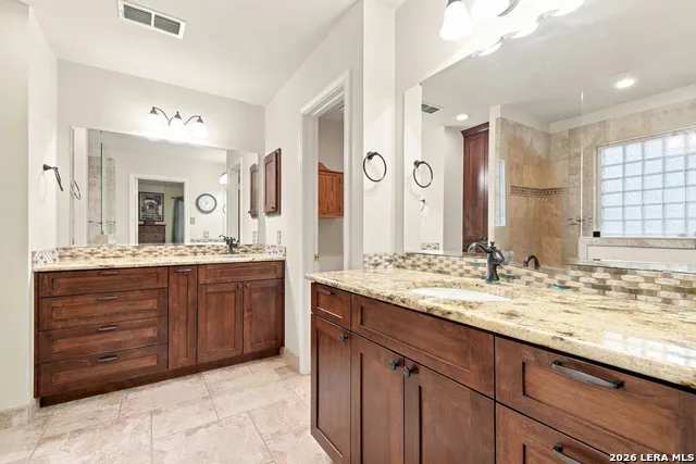 8621 Wood Falls San Antonio, TX 78251