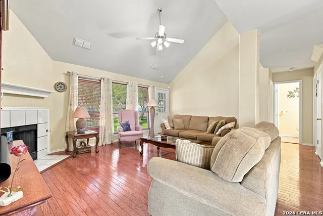 8621 Wood Falls San Antonio, TX 78251