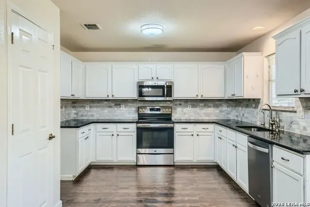 8919 Walnut Springs Universal City, TX 78148