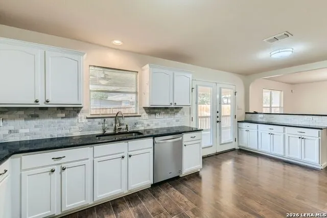 8919 Walnut Springs Universal City, TX 78148