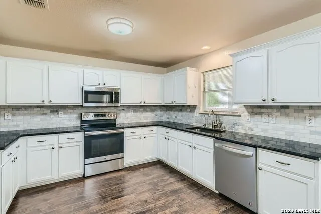 8919 Walnut Springs Universal City, TX 78148