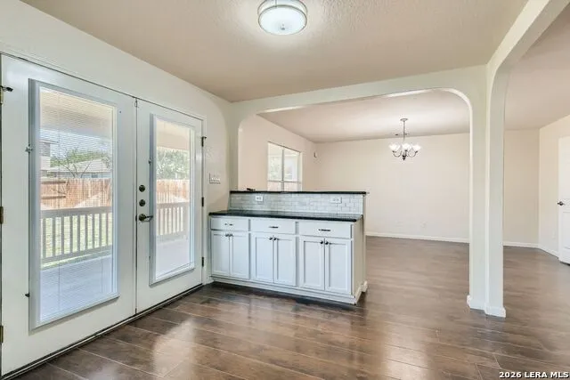 8919 Walnut Springs Universal City, TX 78148