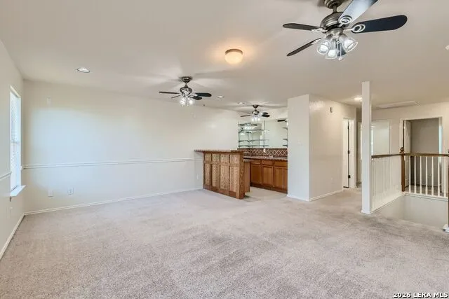 8919 Walnut Springs Universal City, TX 78148