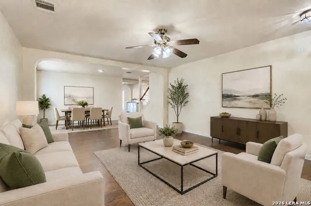 8919 Walnut Springs Universal City, TX 78148