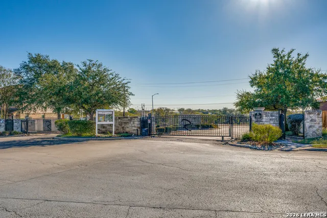 8919 Walnut Springs Universal City, TX 78148