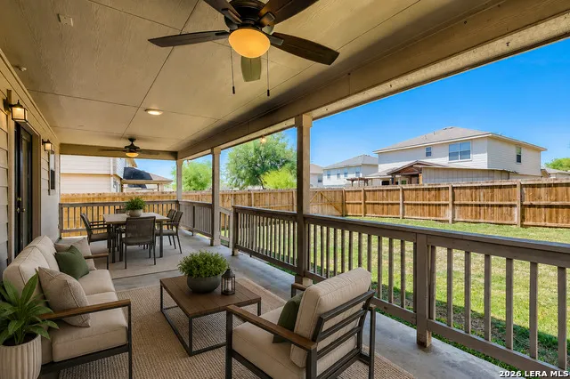 8919 Walnut Springs Universal City, TX 78148