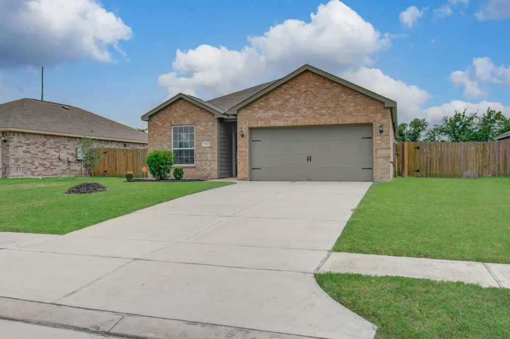 1222 Paradise Found Drive Iowa Colony, TX 77583