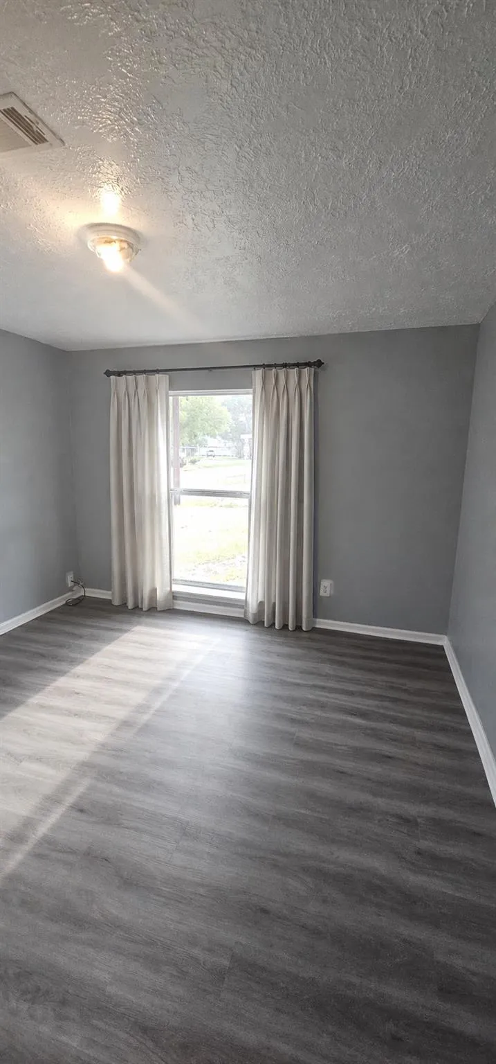 713 S Fenner Avenue Cleveland, TX 77327