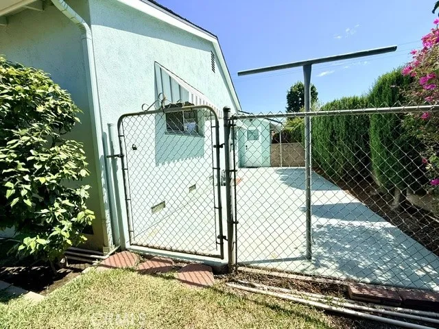 243 E Harrison Pomona, CA 91767