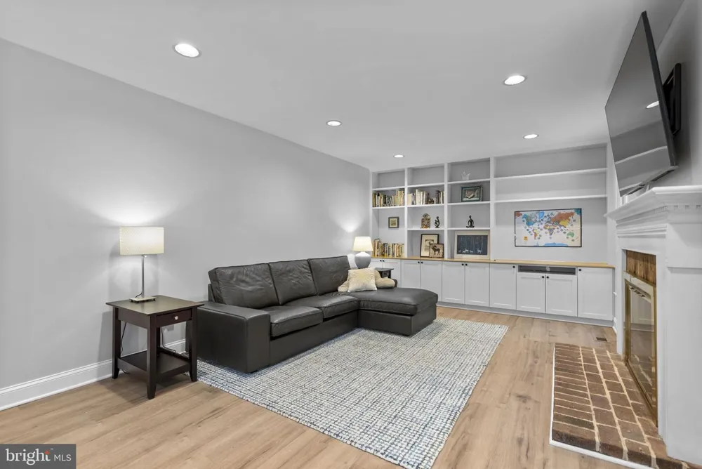 2704 LINDENWOOD DRIVE Olney, MD 20832