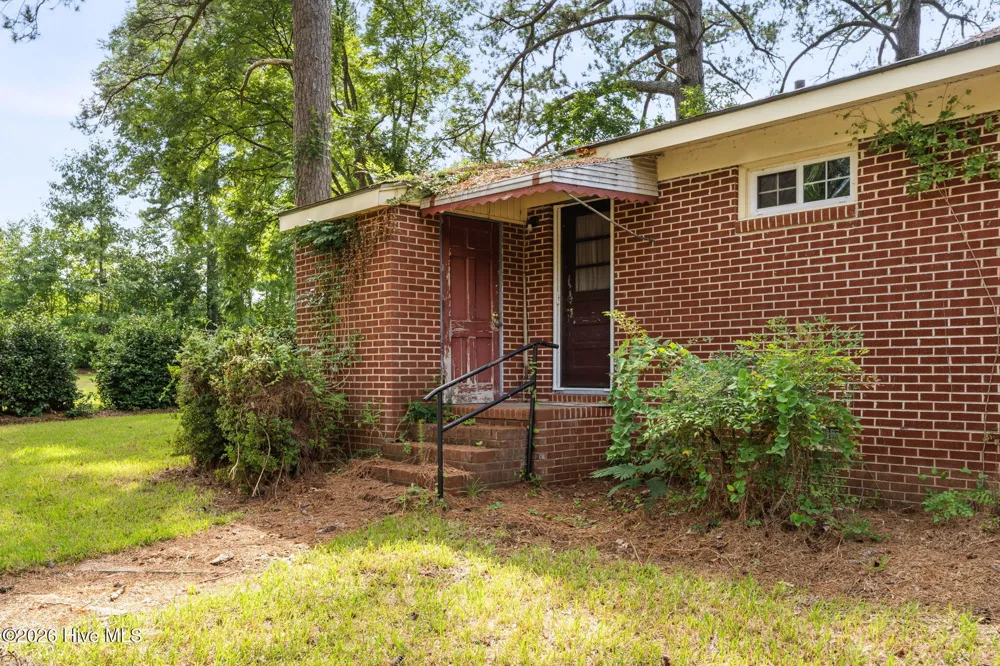 818 Van Warren Road Roanoke Rapids, NC 27870