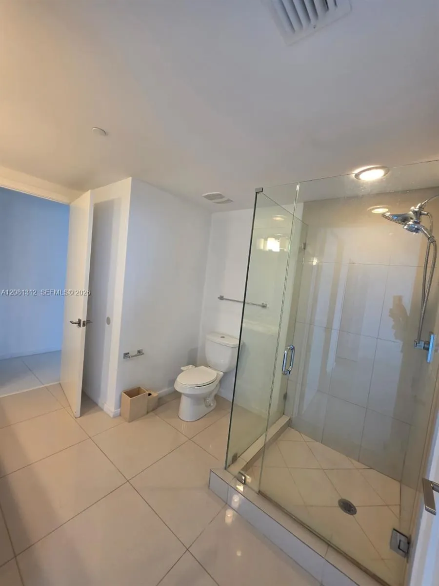 5300 Paseo Blvd #1014 Doral, FL 33166