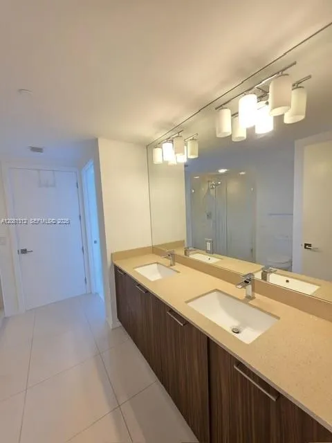 5300 Paseo Blvd #1014 Doral, FL 33166