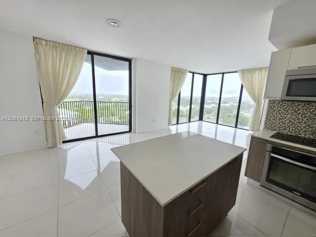 5300 Paseo Blvd #1014 Doral, FL 33166