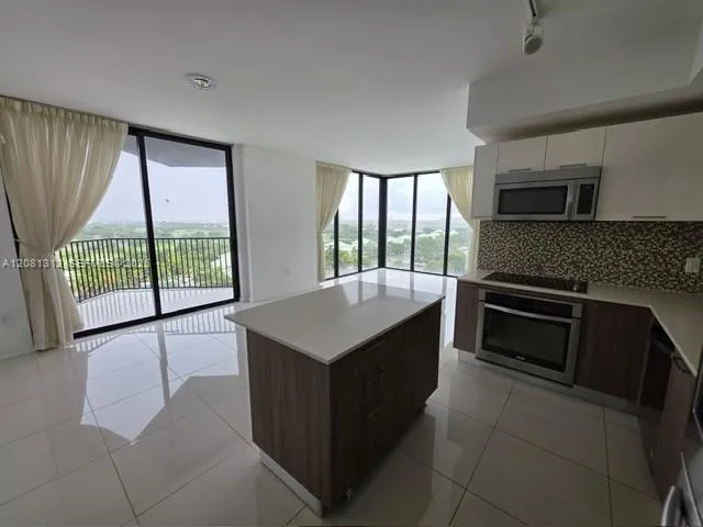 5300 Paseo Blvd #1014 Doral, FL 33166
