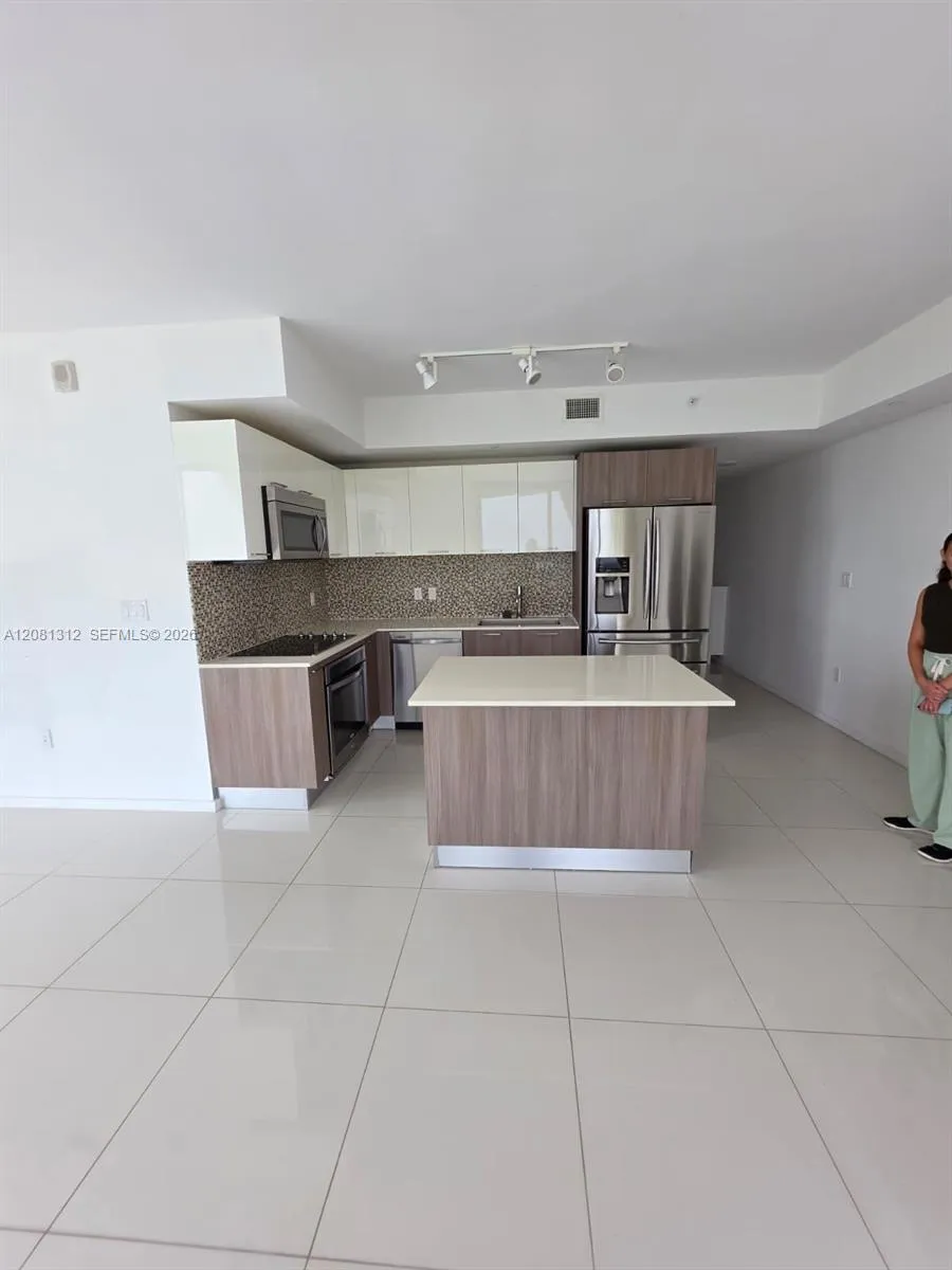 5300 Paseo Blvd #1014 Doral, FL 33166