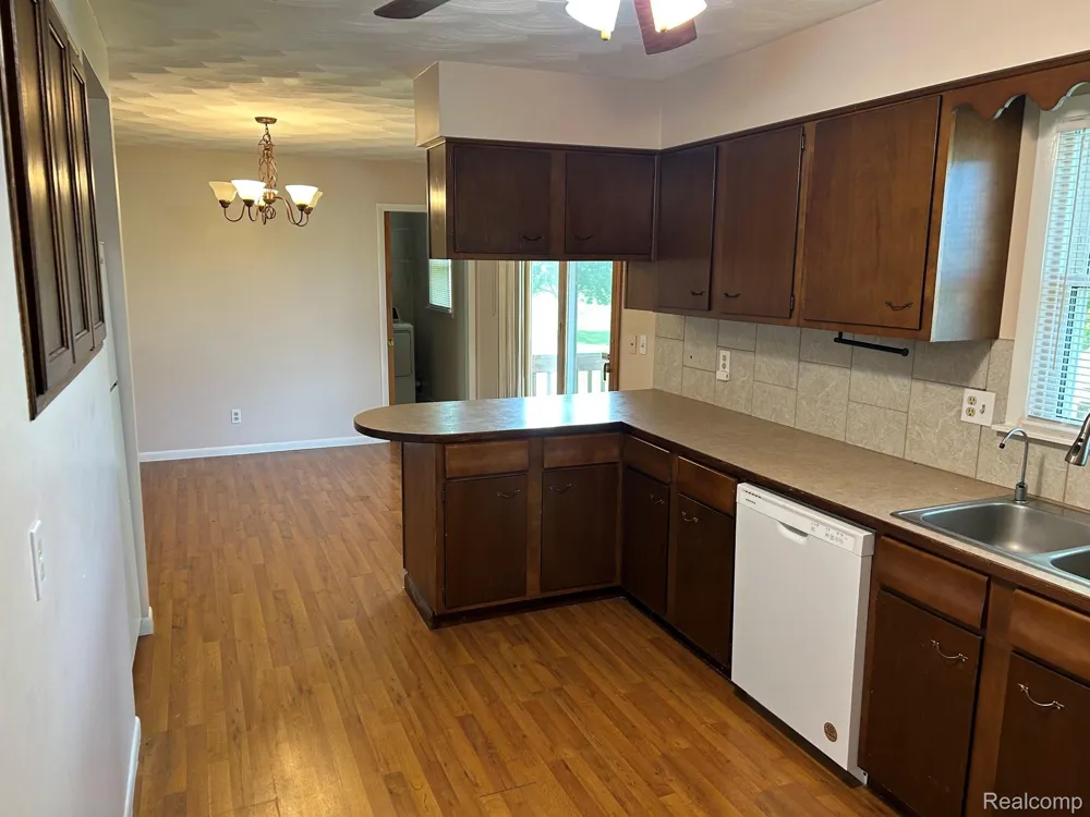 8233 IOSCO ROAD Iosco Township, MI 48836