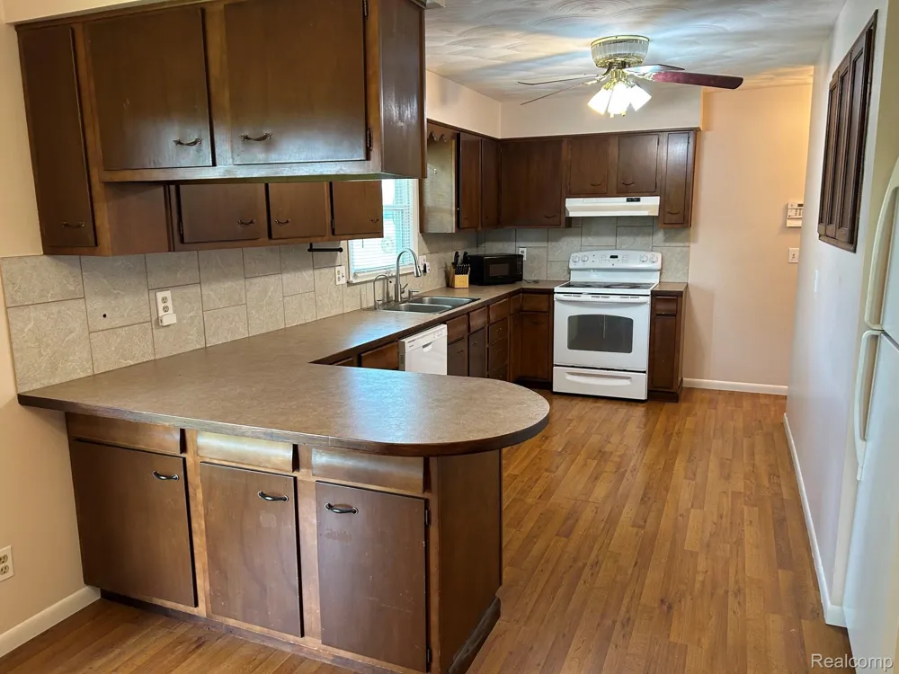 8233 IOSCO ROAD Iosco Township, MI 48836