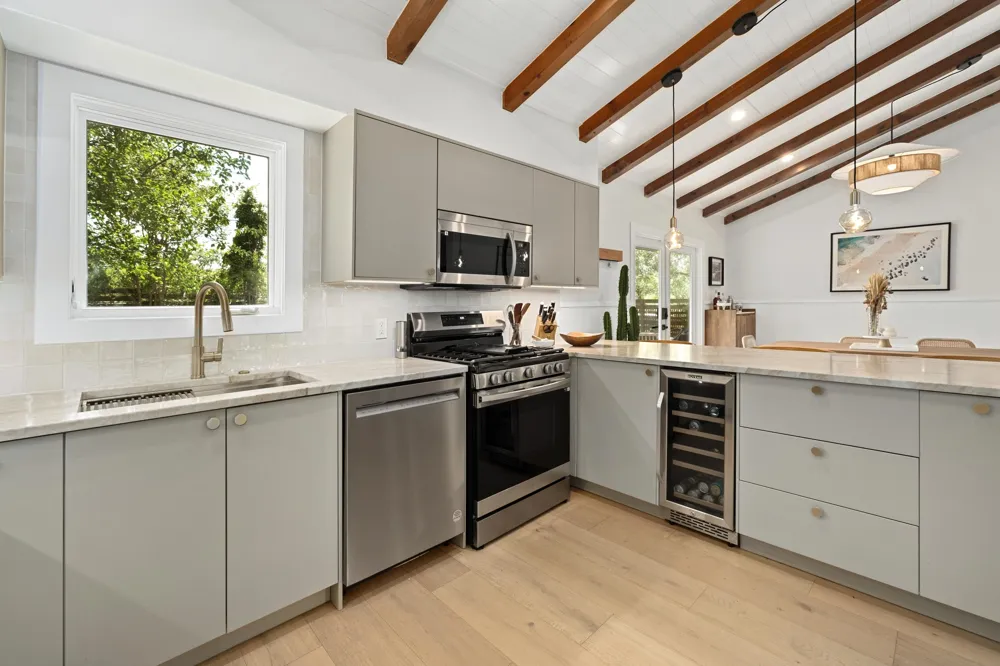 2503 East Side Drive Austin, TX 78704