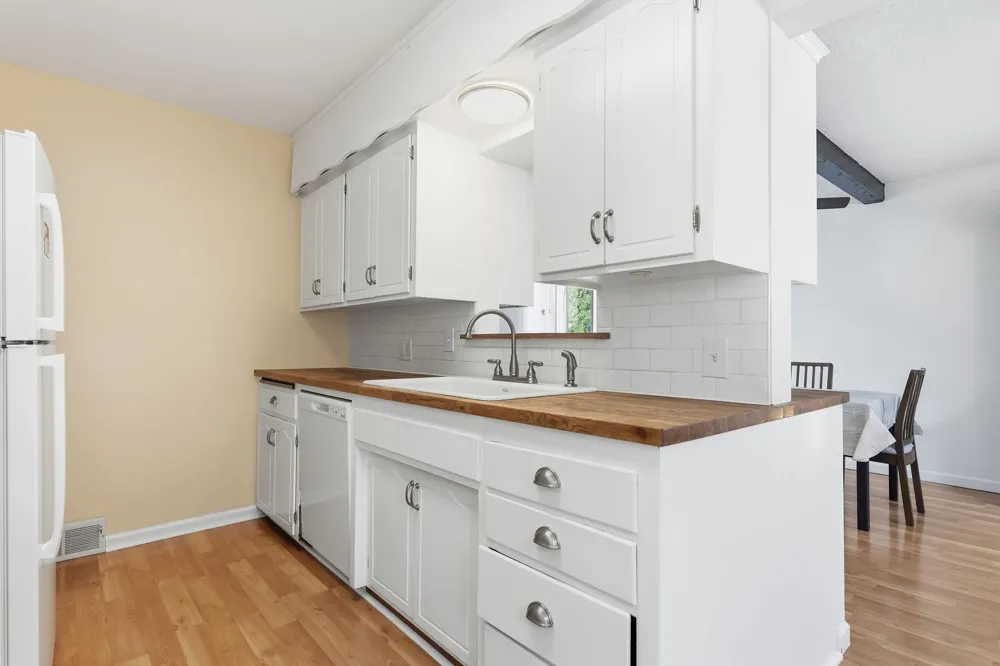 1796 Kennard Street Maplewood, MN 55109