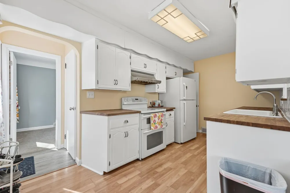 1796 Kennard Street Maplewood, MN 55109