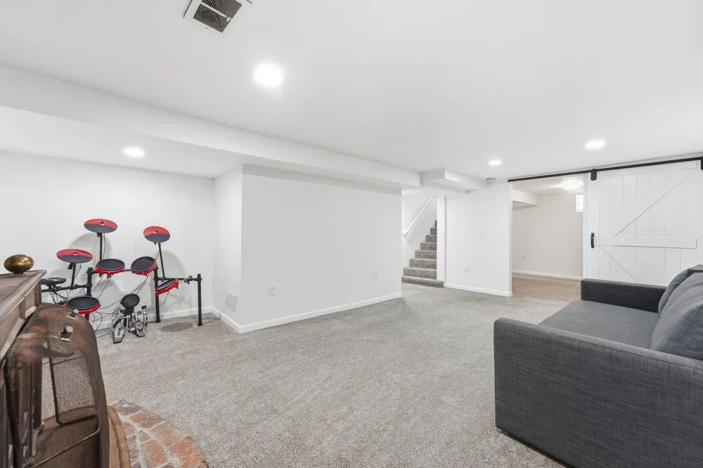 1796 Kennard Street Maplewood, MN 55109