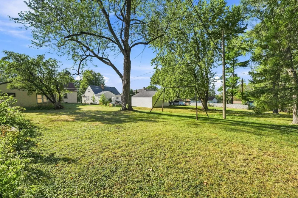 1796 Kennard Street Maplewood, MN 55109
