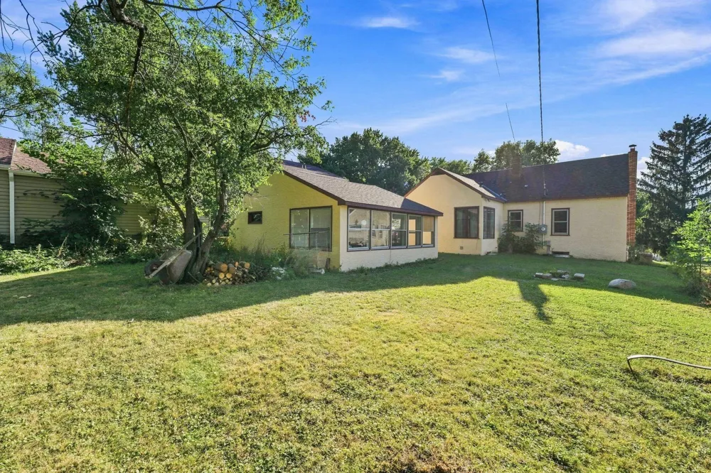 1796 Kennard Street Maplewood, MN 55109