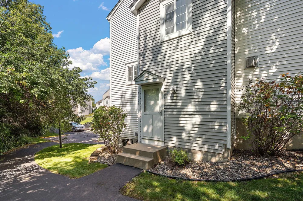 13093 Crimson Clover Lane Eden Prairie, MN 55347