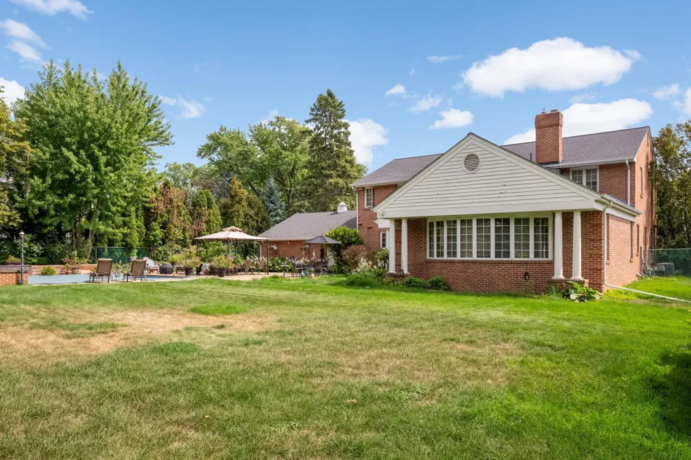 665 Arcadia Drive Mendota Heights, MN 55118