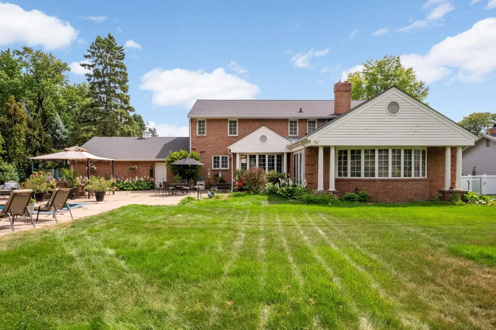 665 Arcadia Drive Mendota Heights, MN 55118