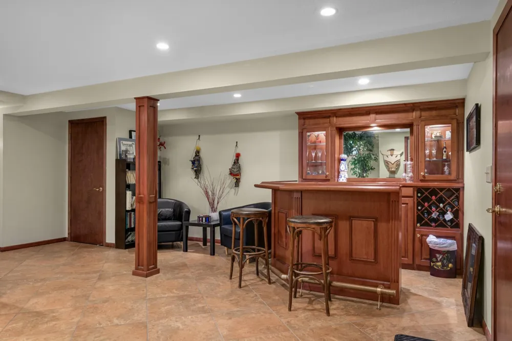 665 Arcadia Drive Mendota Heights, MN 55118