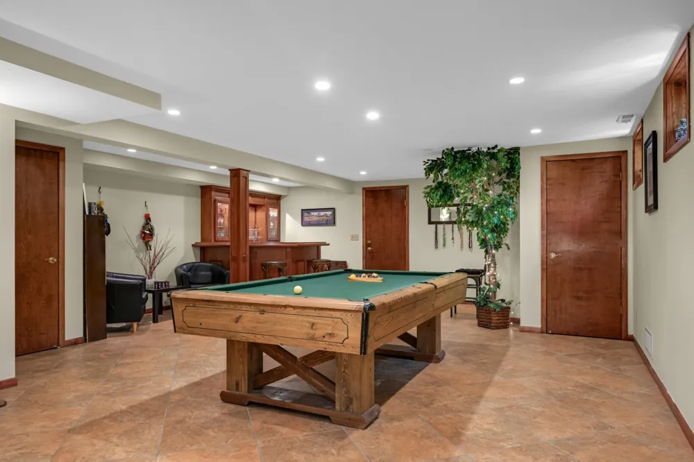 665 Arcadia Drive Mendota Heights, MN 55118