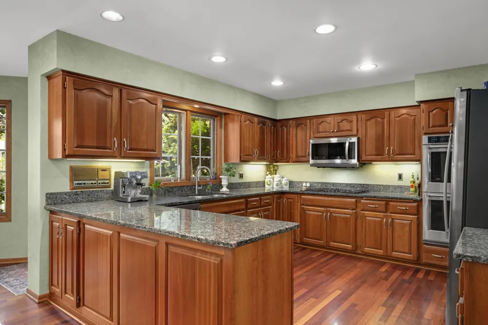 665 Arcadia Drive Mendota Heights, MN 55118