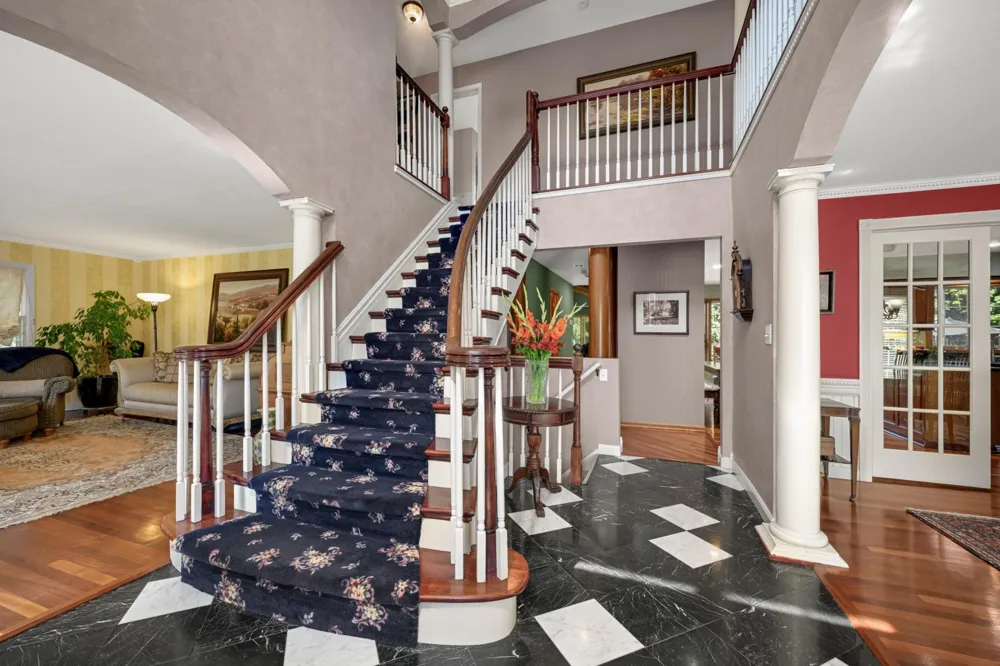 665 Arcadia Drive Mendota Heights, MN 55118