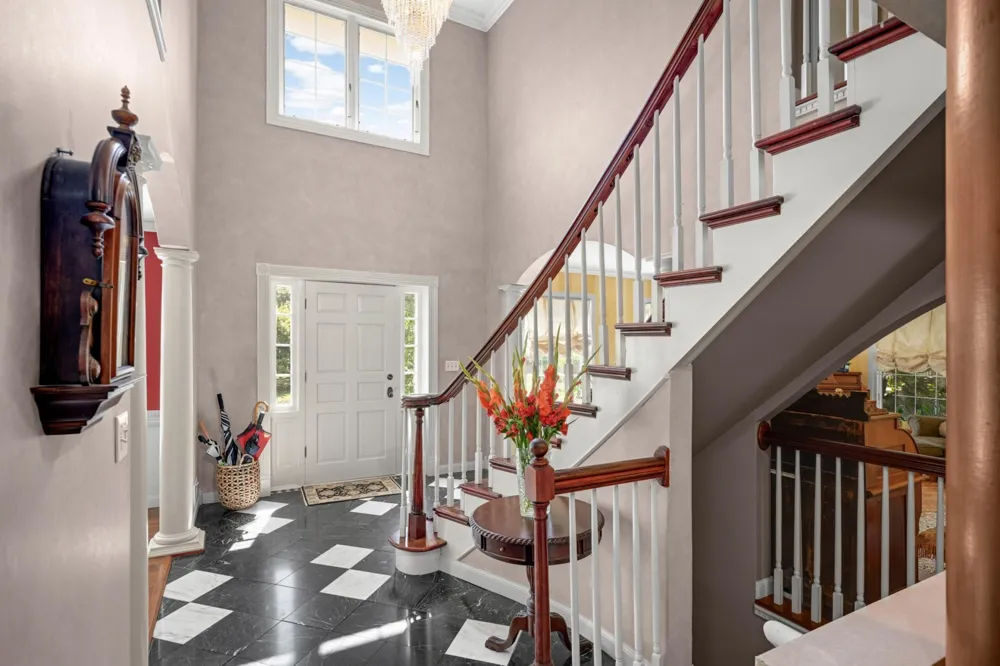 665 Arcadia Drive Mendota Heights, MN 55118