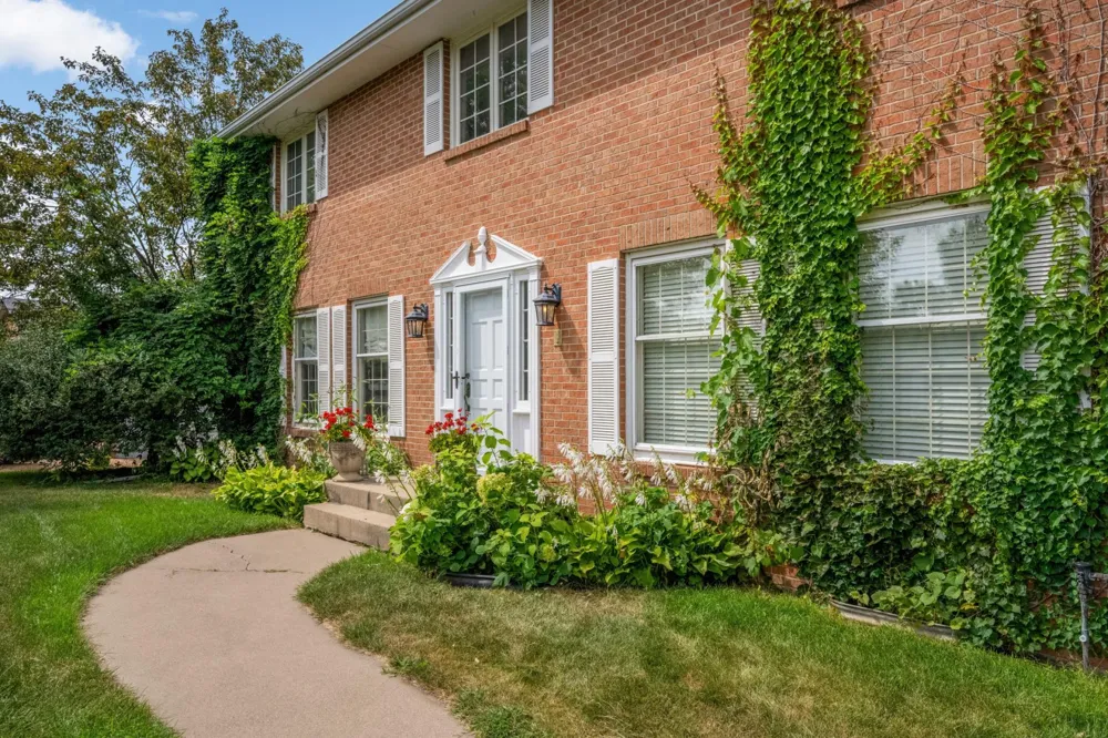 665 Arcadia Drive Mendota Heights, MN 55118