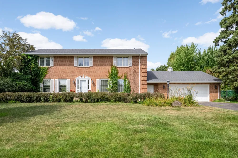 665 Arcadia Drive Mendota Heights, MN 55118