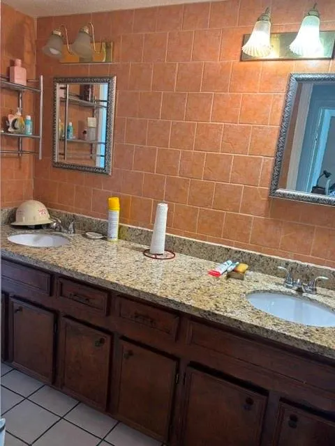 9718 Debbie Lane Houston, TX 77038